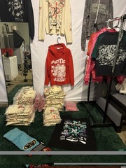 Men’s S Beige Waffle Knit Graphic Print Crewneck Pullover Sweatshirt