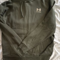 Under Armour Men’s Pullover Hoodie M Green Graphic Logo Pockets Drawstring