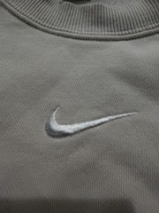 Nike Beige Crewneck Fleece Pullover Sweatshirt Embroidered Logo mens Size S