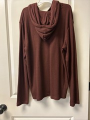 NWT Denim And Flowers, burgundy Hooded Three Button Thermal Knit
