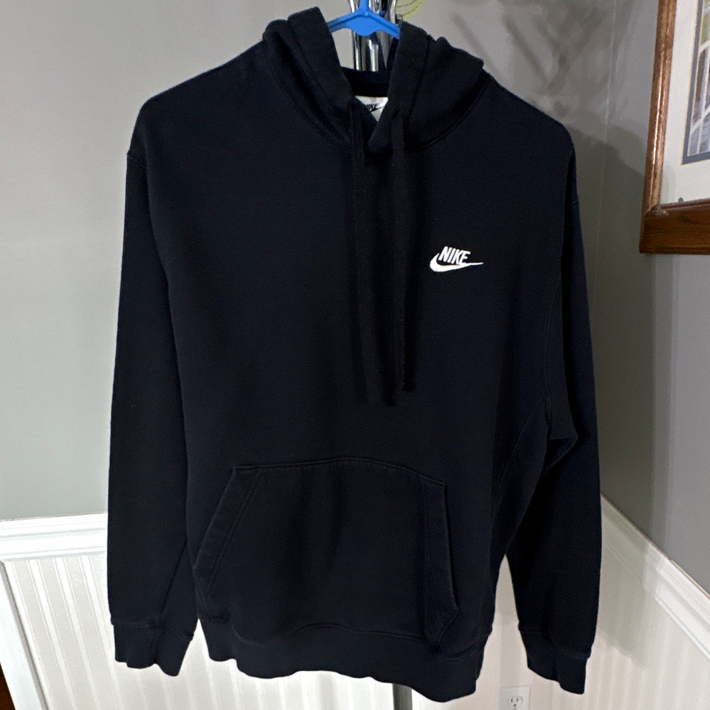 Nike Men’s Black Pullover Hoodie Drawstring Hood Front Pocket Logo Size M