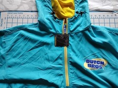 ADULT LARGE DUTCH BROS TEAL/BLUE/PURPLE HOODED WINDBREAKER – NWT