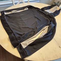 Nike hoodie Black and gray 100% polyester. Size L.. Front pocket. 👍 Condition!