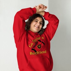 Go Taylor’s Boyfriend Football Chiefs Funny Unisex Hoodie S,M,L,XL,2X,3X,4X