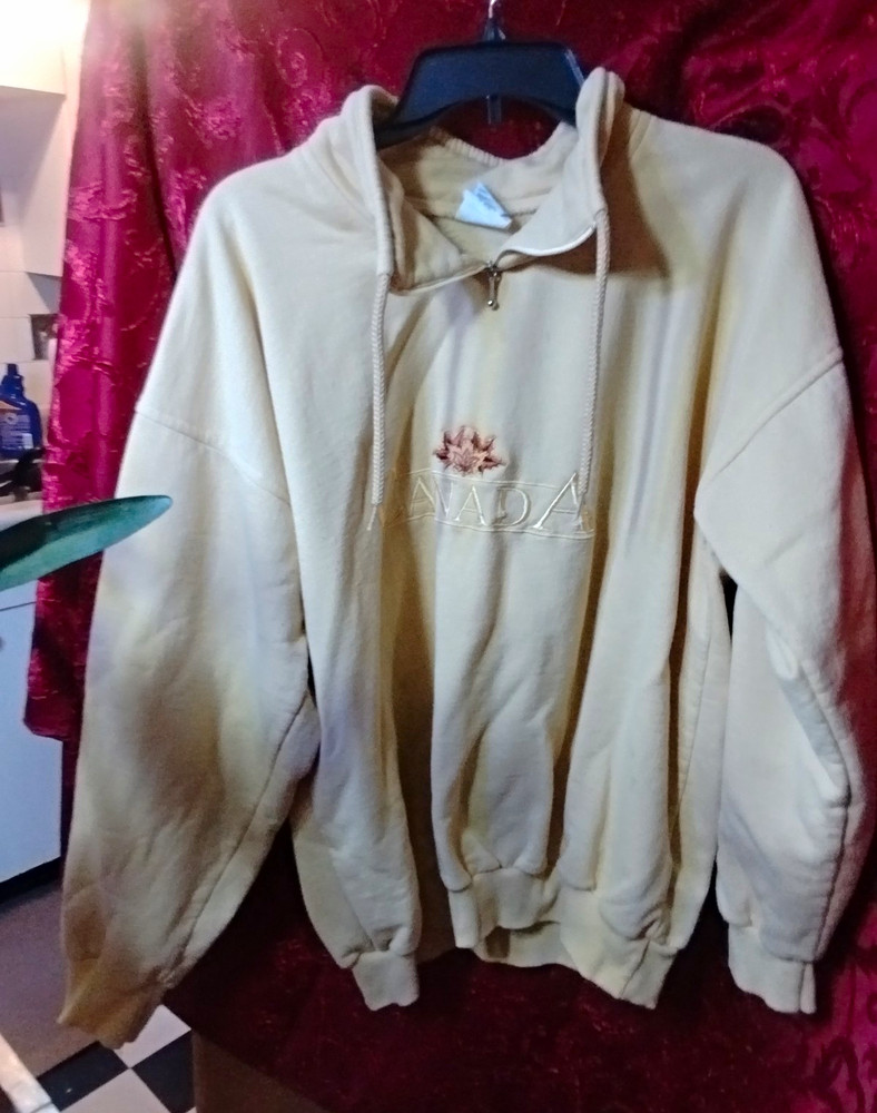 Cityscape Men’s XL Beige 1/4 Zip Fleece Pullover Sweatshirt Canada Maple Leaf
