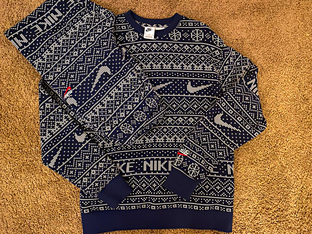 Nike Sweatshirt & Joggers Set