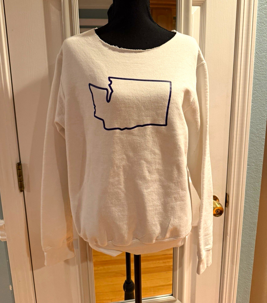 Teens M White Crew Neck Pullover Sweatshirt Long Sleeve Washington Graphic Print