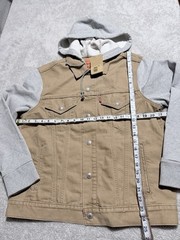 Levi’s Trucker Hoodies, Men Size Medium ,stylish BOTTON Up