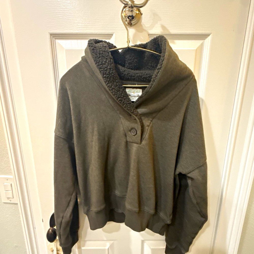 Cozy American Eagle Men’s Gray Pullover Hoodie High Neck Button Accent Size S