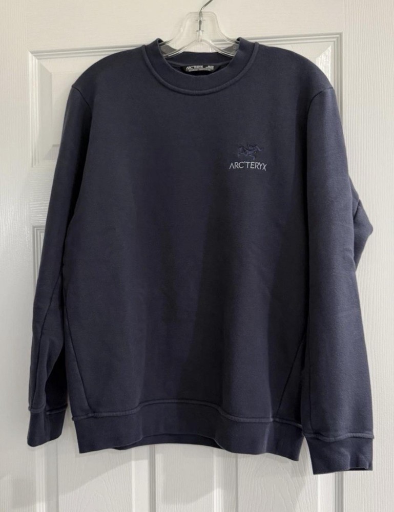 Arc’teryx Emblem Fleece Crewneck Black Sapphire Blue Size XS Worn Twice