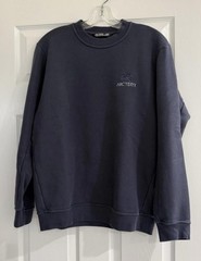 Arc’teryx Emblem Fleece Crewneck Black Sapphire Blue Size XS Worn Twice