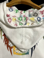 Karl Kani Gold White Hoodie Full Zip Front Studded Skull Back Size XL Vintage Y2