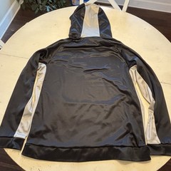 Nike hoodie Black and gray 100% polyester. Size L.. Front pocket. 👍 Condition!