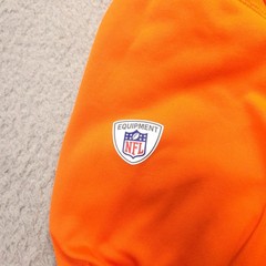Nike Therma Fit Men’s Orange Pullover Hoodie Sweatshirt Size M Athletic Pockets
