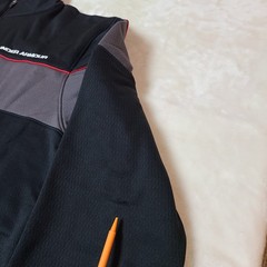 Under Armour All Season Gear 1/4 Zip Loose Coupe Lache Sweatshirt Large Pockets