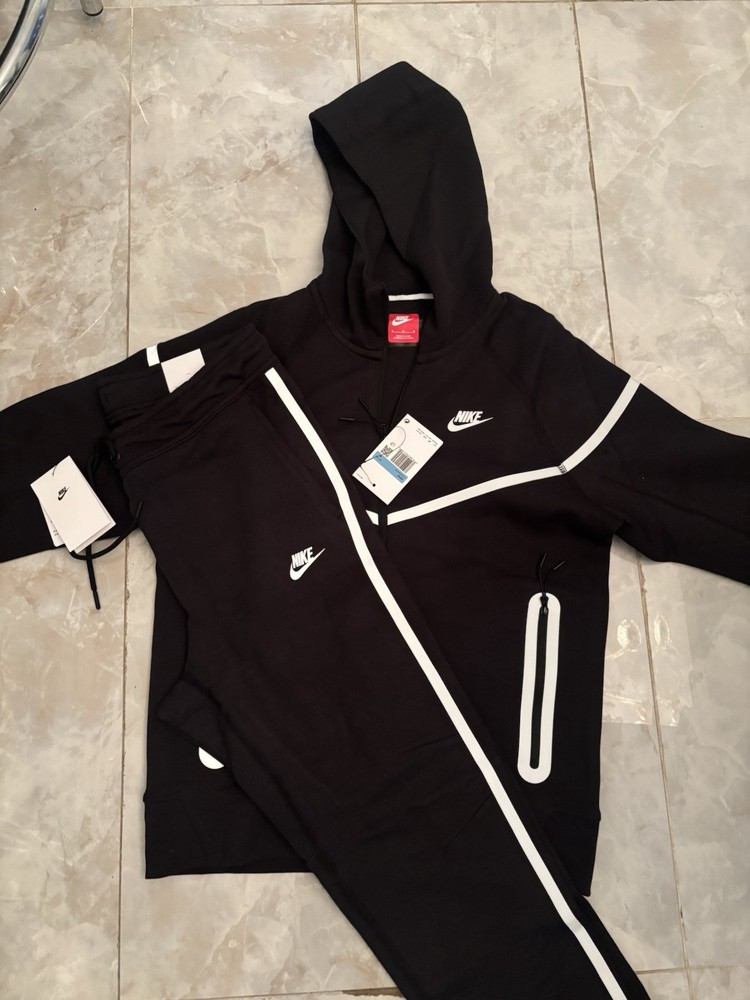Mens Size Medium Nike Tech Fleece Reflective Full-Zip Hoodie And Pants