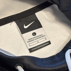 Nike hoodie Black and gray 100% polyester. Size L.. Front pocket. 👍 Condition!