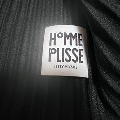 USED HOMME PLISS�_ ISSEY MIYAKE PLEATED HOODIE, BLACK VERYGOOD