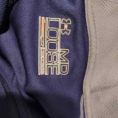 Under Armour All Season Gear Loose Fit 1/4 Zip Pullover in Navy and Grey Medium