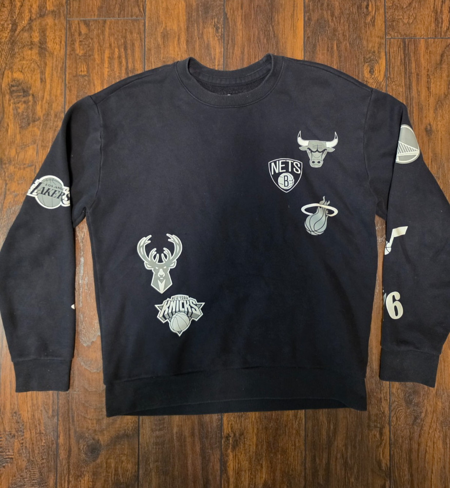 Hollister X NBA Team Logo Pullover Sweater Men’s Medium Black Cotton/Polyester