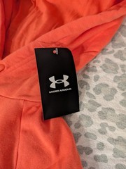 New With Tag Men’s Medium Coral/Orange Drawstring Pocketed Under Armour Hoodie