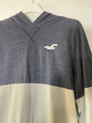 HOLLISTER LONG SLEEVE LIGHTWEIGHT HOODED GRAY & NAVY COLOR-BLOCK SHIRT SIZE XL