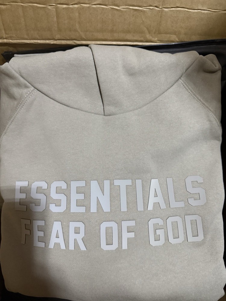 Essentials pullover chest Hoodie L