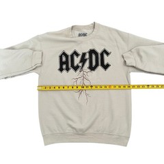 AC/DC Men’s Medium Crewneck Sweatshirt – Beige Lightning Bolt Graphic