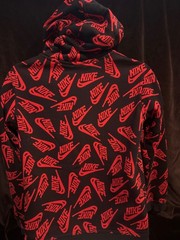 Sz Teens Xl -Nike Sportswear Essential hoodie over red logo print on a black