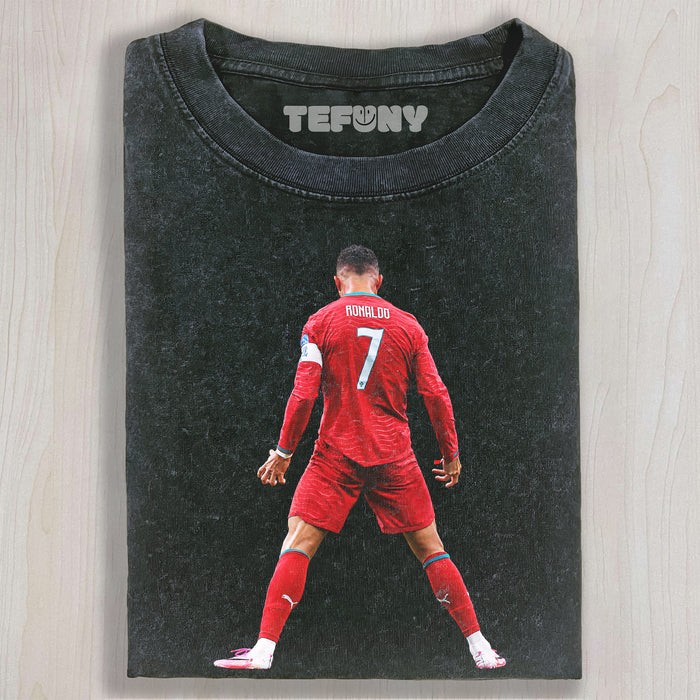 Vintage Wash GOAT Number 7 Soccer Legend Celebration Graphic Mens T-Shirt