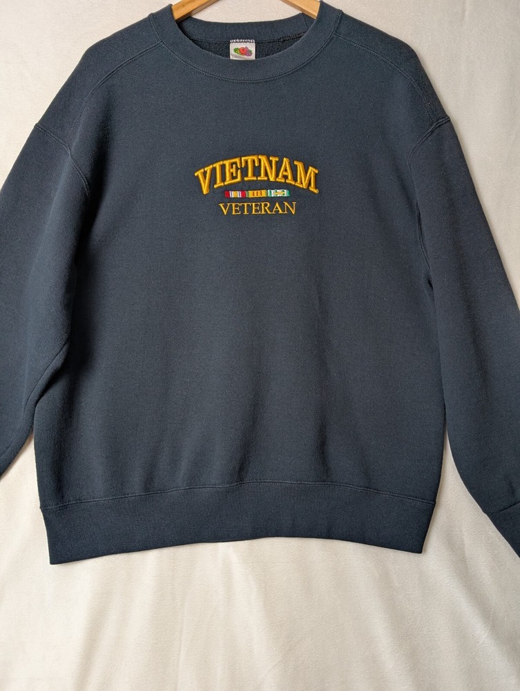 Fruit of the Loom Heavy Vietnam Veteran Embroided Black Crewneck Sweater Men’s L