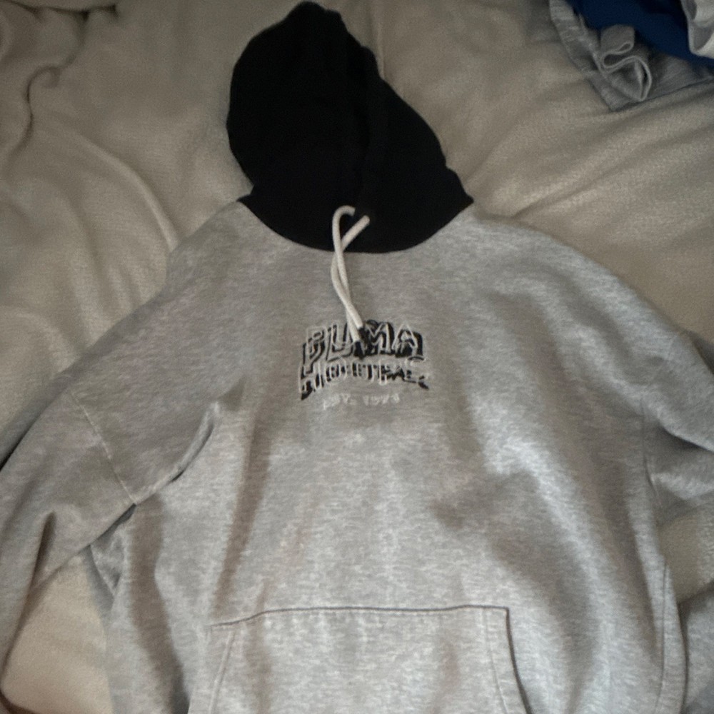 PUMA Men’s Gray/Black Logo Pullover Hoodie Drawstring Pockets Fleece L