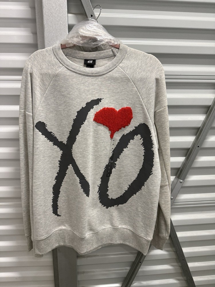 The Weeknd XO Sweatshirt Mens Medium H&M Gray Pullover Heart Big Logo Hip Hop