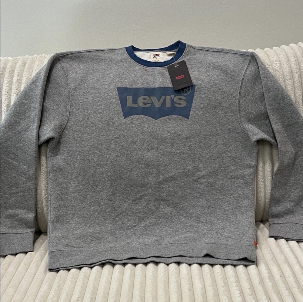 Levi’s Men’s Relaxed Fit Crew Neck Pullover Sweatshirt Gray/Blue Logo M