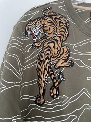 Sean John Men’s 2XL Tiger Patch Striped Olive Green Short Sleeve Crew Sweatshirt
