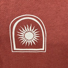 Goodfellow & Co Mens Relaxed Fit Sun Graphic Sweatshirt Drama Red Medium NWT