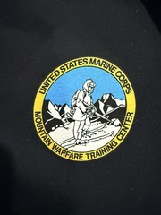“USMC MOUNTAIN WARFARE TRAINING CENTER – BRIDGEPORT, CA” Sweatshirt – Sz XXL