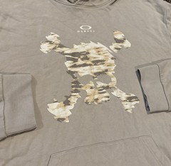 Men’s Oakley Hoodie Tan Pirate Skull And Bones Sweatshirt Size 2XL Rare XXL🔥