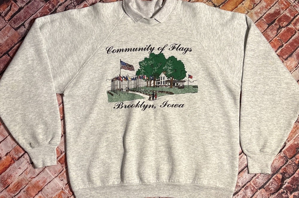 Vtg 90’s COMMUNITY OF FLAGS Brooklyn IA Collared Crewneck Sweatshirt Adult XL