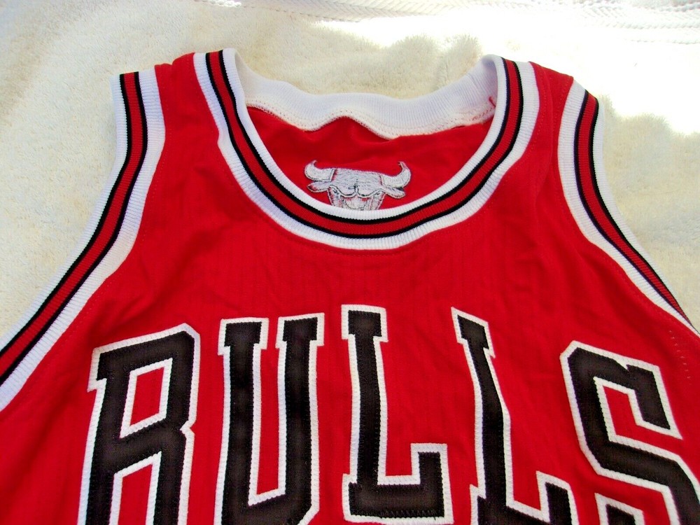NWOT Adidas basketball jersey, men’s L, nylon, red, Chicago Bulls, #36, stitched
