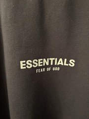 Fear of God Essentials Men’s Logo Relaxed Crewneck Sweatshirt XXL Iron Black
