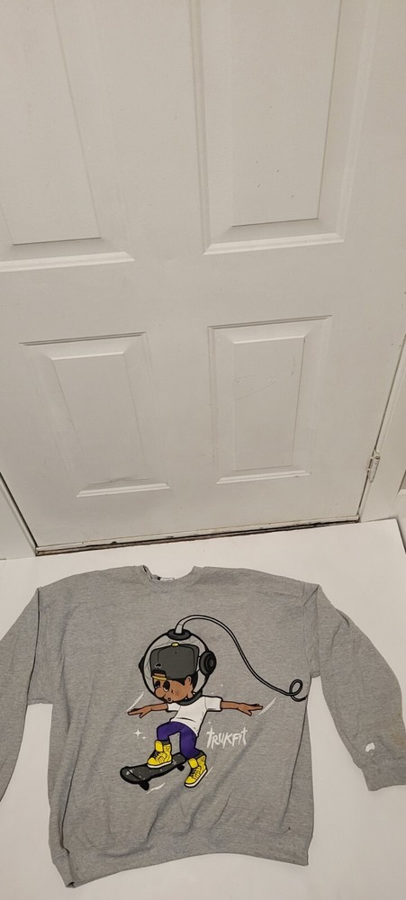 Men 2XL Trukfit Clothing Sweatshirt Respect Few Fear None Skateboard Spaceman S