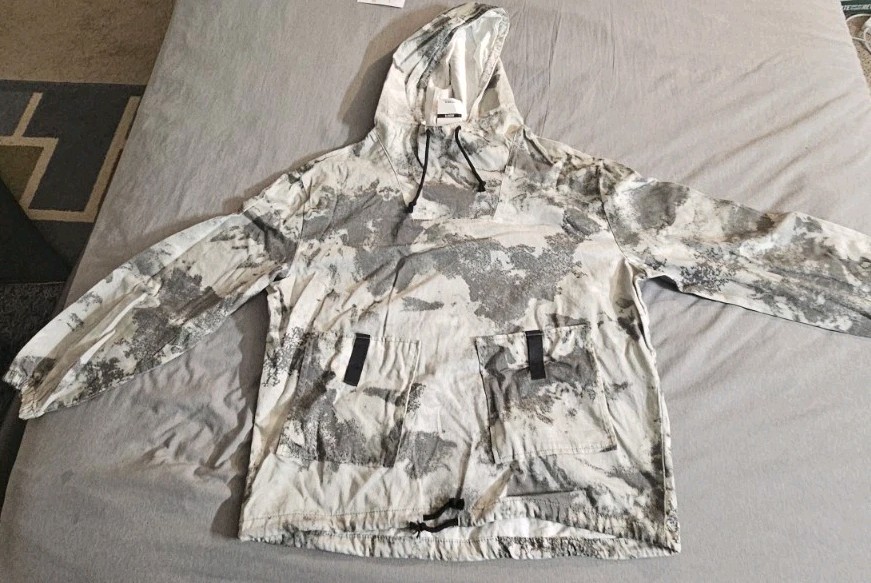 OUTFITTERS- GRAY HOODIE