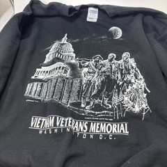 USA 250 Vietnam Unforgettable Soldiers Memorial Crewneck Sweatshirt Size XL
