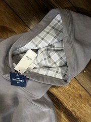 Hollister Men’s Gray Pullover Hoodie Size S Roomy Fit Hooded Pockets Logo