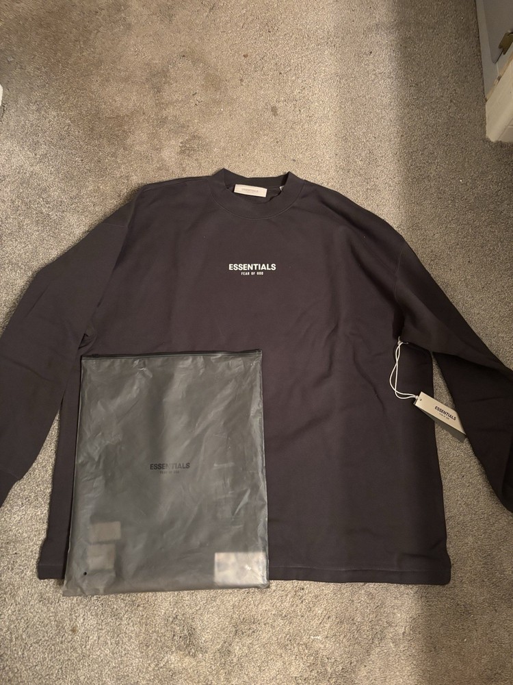 Fear of God Essentials Men’s Logo Relaxed Crewneck Sweatshirt XXL Iron Black
