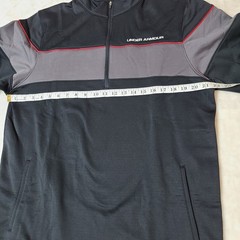 Under Armour All Season Gear 1/4 Zip Loose Coupe Lache Sweatshirt Large Pockets