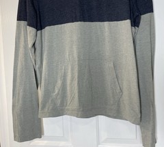 HOLLISTER LONG SLEEVE LIGHTWEIGHT HOODED GRAY & NAVY COLOR-BLOCK SHIRT SIZE XL