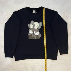 UNIQLO x KAWS COMPANION Family Sweatshirt Black Size M Mens Graphic Pullover UT⁠