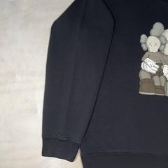 UNIQLO x KAWS COMPANION Family Sweatshirt Black Size M Mens Graphic Pullover UT⁠